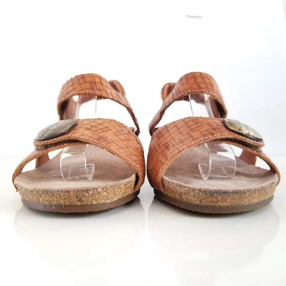 Taos Score Brown Wedge Strap Sandal Open Toe Shoes - Picture 9 of 12